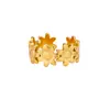 Anel Simples Novo de Aço Inoxidável Dourado com Estrutura de Flor Vazada para Mulheres com Pétala Geométrica Aberta Anel Joia Transfronteiriça