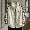 Chaqueta de Cuero Estilo Americano con Tres Rayas y Patrón de Lichi para Hombre, Color Otoñal, Bloque de Color, Raya, Ropa Deportiva, Chaqueta Corta con Cuello Alto