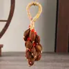 Llavero de madera tallada, liso y bien hecho, una artesanía de madera maciza, un regalo coleccionable