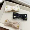 Pinza para el pelo con lazo de pedrería estilo Chanel Arco del Triunfo, Pinza lateral con letra, Pinza para flequillo, Accesorios para el cabello al por mayor