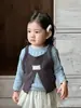 [Personalizado] Conjunto de Chaleco Tejido para Bebé, Camiseta de Manga Larga para Niñas, Pantalones de Mezclilla Elegantes, Conjunto de Tres Piezas, Ropa de Otoño para Niños