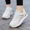Zapatillas Forrest Gump con Superficie de Cuero y Suelas Gruesas, que Aumentan la Altura, Estilo Coreano Versátil de Moda Casual para Primavera y Otoño, con Cordones, Deportivas para Correr, Blancas
