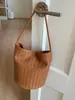 Bolsos de Mujer Populares de Moda Transfronterizos 2026 Nuevo Verano Versátil Super Caliente Bolso de Hombro Bolso Cubo Tejido Casual