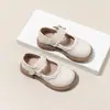 Sapatos de menina sapatos infantis sapatos de princesa pequenos de couro 2025 novo estilo primavera e outono menina bebê sapatos casuais da moda sola macia modernos