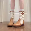 Botines retro elegantes y modernos de tacón grueso para mujer, nuevas botas de moda estilo británico 2026 con punta redonda y hebilla, botas de montar
