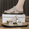 Pantuflas para Hombre 2025 Verano Nuevo Estilo Cómodas de Suela Gruesa Casuales para Exteriores Sandalias de Cuero Deslizables para Hombres Maduros