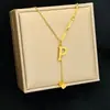 Collar de Acero de Titanio que No se Desvanece para Mujer, Diseño de Nicho, Colgante Simple de 26 Letras, Cadena para Clavícula, Cadena para Suéter de Estilo Moderno y Fresco