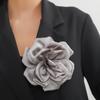 Fábrica gran cantidad en stock joyería con forma de flor de tela flor de borde quemado ropa adorno para el tocado accesorios de tela hechos a mano flor
