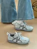 Versión de Cuero Suave~Zapatos Nuevos de Otoño 2025 para Mujer con Aumento de Altura Oculto, Tenis Gat Retro Versátiles, Tenis Casuales