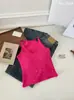 Top Regata Estilo Hot Girl Tendência com Strass, Decote Halter e Bojo, Modelagem Justa, Valoriza o Corpo, Pode Ser Usado como Camada Base ou Peça Externa, com Costas Abertas Amplas e Lindo Design nas Costas