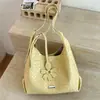 Bolso tote tejido de nicho transfronterizo, nuevo modelo 2026 para mujer, bolso de hombro de gran capacidad, bolso de mano versátil para el trabajo y uso cruzado