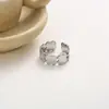 Nuevo anillo geométrico de acero de titanio a la moda, anticaída, para mujer, de nicho, de alta calidad, ligero, de lujo, de acero inoxidable, anillo abierto.