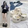 Pantuflas Cerradas Cómodas y Perezosas para el Hogar 2026 Nuevas Lindas con Decoración de Mariposa Metálica Pantuflas de Suela Suave