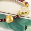 Pulsera de Granate Flor de Durazno de la Suerte para Mujer, Pulsera de Cuentas de Estilo Minimalista de Alta Gama, Joyería Exquisita de Nicho de Lujo Ligero