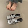 Sandalias Planas de Verano 2025 Estilo Europeo Nuevo Diseño Sandalias de Deslizamiento con Hebilla Metálica para Mujer Sandalias Elegantes
