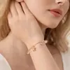 Pulseira Pequena Dourada em Aço Inoxidável com Formato de Flor e Diamantes, Acessório de Moda Personalizado em Aço Titânio, Joia Fresca e Moderna para o Verão