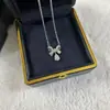 Versão de Luxo do Colar Grahame Bow com Pingente de Gota d'Água em Diamante de Carbono com Banho de Ouro Quadrado V Full Diamond Corrente de Clavícula de Luxo