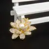 Nuevo Broche de Flor de Loto con Perlas Estilo Minimalista de Gama Alta Nicho Pin Accesorio para Ropa para Mujeres
