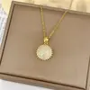 Popular Colgante de Girasol con Diamantes Completos Collar de Acero de Titanio para Mujer Lujo Ligero Diseño de Nicho Estilo Fresco Collar para Clavícula Al por Mayor