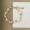 Pulsera de perlas barrocas de agua dulce en forma de pétalo para mujer, pulsera de cuentas de nicho de lujo ligero con un toque de alta gama, venta al por mayor