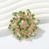 Broche Guirlanda de Flores Rosa Dourado Vintage com Diamante Verde Broche de Folha de Cristal Material de Liga Ecológica Broche de Alta Qualidade para Terno