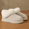 Botas de neve de sola grossa, forradas com fleece e isoladas para mulheres, novo estilo outono/inverno 2025, antiderrapantes, de calçar fácil, sapatos fofos, sapatos de algodão do Nordeste