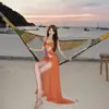 Vestido de Vacaciones en Isla Tailandesa Naranja con Huecos en la Cintura que Expone la Piel, de Cuello Halter para Mujer, Diseño de Verano con Abertura, Vestido Largo Sexy