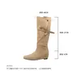 Botas Plissadas Acumuladas Dobráveis 6cm de Aumento de Altura Estilo 2026 Fivela de Cinto Emagrecedora Botas Longas Acima do Joelho