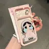 Suporte para Boneca Chorona Little Jade se Transforma Instantaneamente em Capa para Celular Apple 17 Pro Max Adequado para iPhone 16 Capa Transparente Dopamina