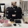 Original y suave, bonito conejo bordado. Exquisito neceser para mujer, bolso de mano portátil, bolso de viaje para productos de cuidado de la piel.