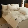 Juego de cuatro piezas de sábana bajera acolchada de terciopelo medio, colcha de terciopelo de leche engrosada de invierno, funda de edredón de terciopelo coral, ropa de cama de felpa