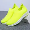 Zapatos para Hombre Feiwei 2025 Primavera Nuevos Zapatos Deportivos Transpirables para Correr para Hombre Slip-On Cuadros Talla Grande Zapatos Casuales