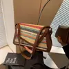 Bolsa de Palha Tecida para Praia de Verão para Mulheres 2026 Nova Versátil Bolsa de Ombro Moda Transversal Pequena Quadrada