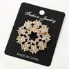 Broche de Aleación de Gama Alta para Mujer, Lujo Ligero con Pedrería, Elegante Pin Fijo Antiexposición, Accesorio para Abrigo con Diseño Floral