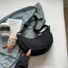Bolsa Transversal Explosiva Feminina Transfronteiriça 2024 Nova Bolsa de Lona de Nylon Formato Bolinho Versátil de Ombro de Alta Qualidade Pequena Bolsa de Pano