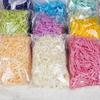 Venta al por mayor de fábrica, lote de 20 g de rafia, papel para dulces, caja de regalo, relleno, papel triturado, rafia en stock
