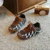 Zapatos de Argán para Niños de Exterior 2026 Otoño/Invierno Nuevo Estilo Zapatos Deportivos de Moda para Niños Estilo Coreano Ligeros para Niñas Zapatos de Entrenamiento Alemanes