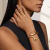 Estilo metálico de Oriente Medio diseño europeo y americano juego de pulsera y anillo dorados, pulsera abierta exagerada de diseño de serpiente de moda