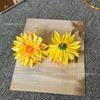 Flor Artificial Folha de Pinheiro Cabeça de Crisântemo Flor Falsa DIY Grampo de Cabelo Feito à Mão Adorno de Cabeça Roupa Saia de Dança Guarda-chuva de Flor Decoração Adereços de Fotografia