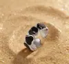 Anillo de corazón de esmalte blanco y negro de moda europea y americana, personalizado y moderno, anillo abierto ajustable de acero inoxidable en forma de corazón