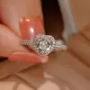 Em alta no TikTok: anel deslumbrante em formato de coração, semelhante à moissanita, para mulheres, com um design luxuoso, uma estética de alta qualidade e tamanho ajustável, perfeito para o dedo indicador