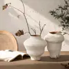 Jarrón de cerámica rústica blanco envejecido vintage de Jingdezhen, tarro de cerámica rústico estilo wabi-sabi, adorno decorativo artístico para sala de estar mueble de TV