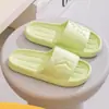 Novos Modelos de Chinelos Domésticos Qidashun para Homens e Mulheres, Chinelos Fofos de Desenho Animado para Casais, Chinelos de Eva Resistentes ao Desgaste e Respiráveis para o Verão