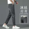 Jeans cropped de seda gelada de alta qualidade para homens, corte justo, calças finas de Tencel stretch 9 pontos para o verão 2026