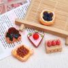 Pastel de simulación de comida y juego de dibujos animados, crema de pegamento, accesorios creativos, hebilla de zapato, material de resina, accesorios de bricolaje, joyería, horquilla