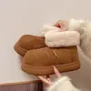 Botas de Neve Femininas 2025 Novo Estilo de Inverno, Forradas com Lã e Espessadas, Mocassins de Bico Largo, Botas Curtas Quentes, Sapatos de Algodão para Neve com Solado Grosso