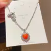 Collar Colgante de Corazón con Guante de Circonita Retro Europeo y Americano, Exquisito Nicho de Lujo Ligero Personalidad Temperamento Collar de Gama Alta para Mujeres