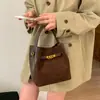 Bolso de Hombro Cruzado Tipo Cubo Versátil Casual Estilo Retro de Nicho para Mujer 2026