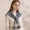 Cachecol feminino quente de tricô versátil estilo coreano para outono e inverno com pompons vazados, cachecol triangular de lã, xale, atacado transfronteiriço de alta qualidade