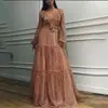 2025 Nova Moda Europeia e Americana Primavera e Verão Vestido Sexy de Manga Longa com Decote V Vestido de Noite Salpicado de Ouro Saia Longa